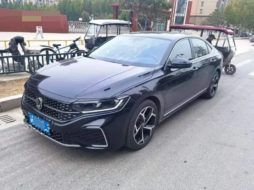 2023 VOLKSWAGEN PASSAT view 1