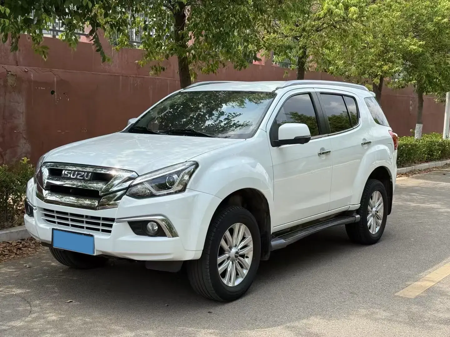 2018 ISUZU MU-X view 1