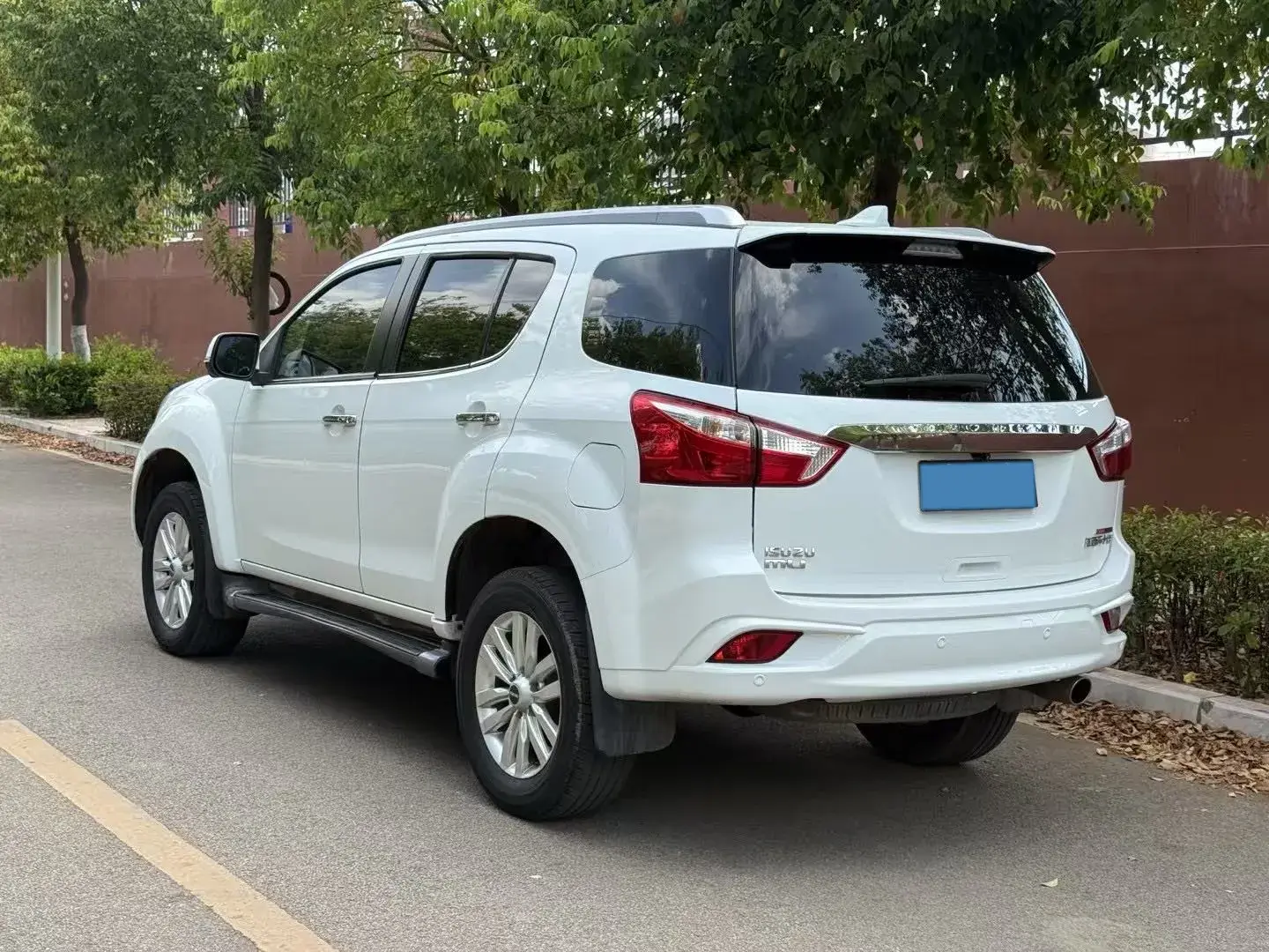 2018 ISUZU MU-X thumbnail 4