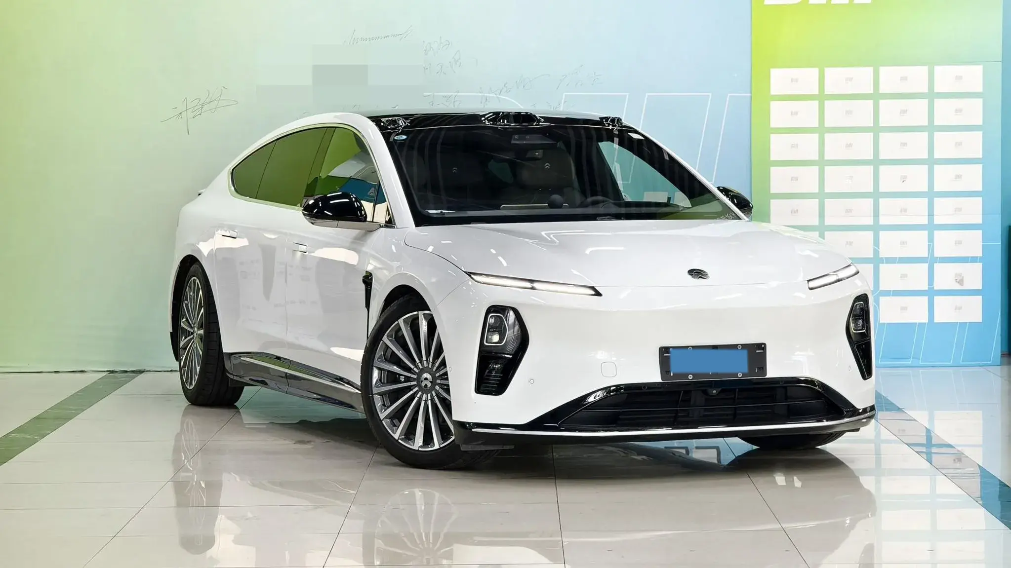 2025 NIO ET9 thumbnail 3