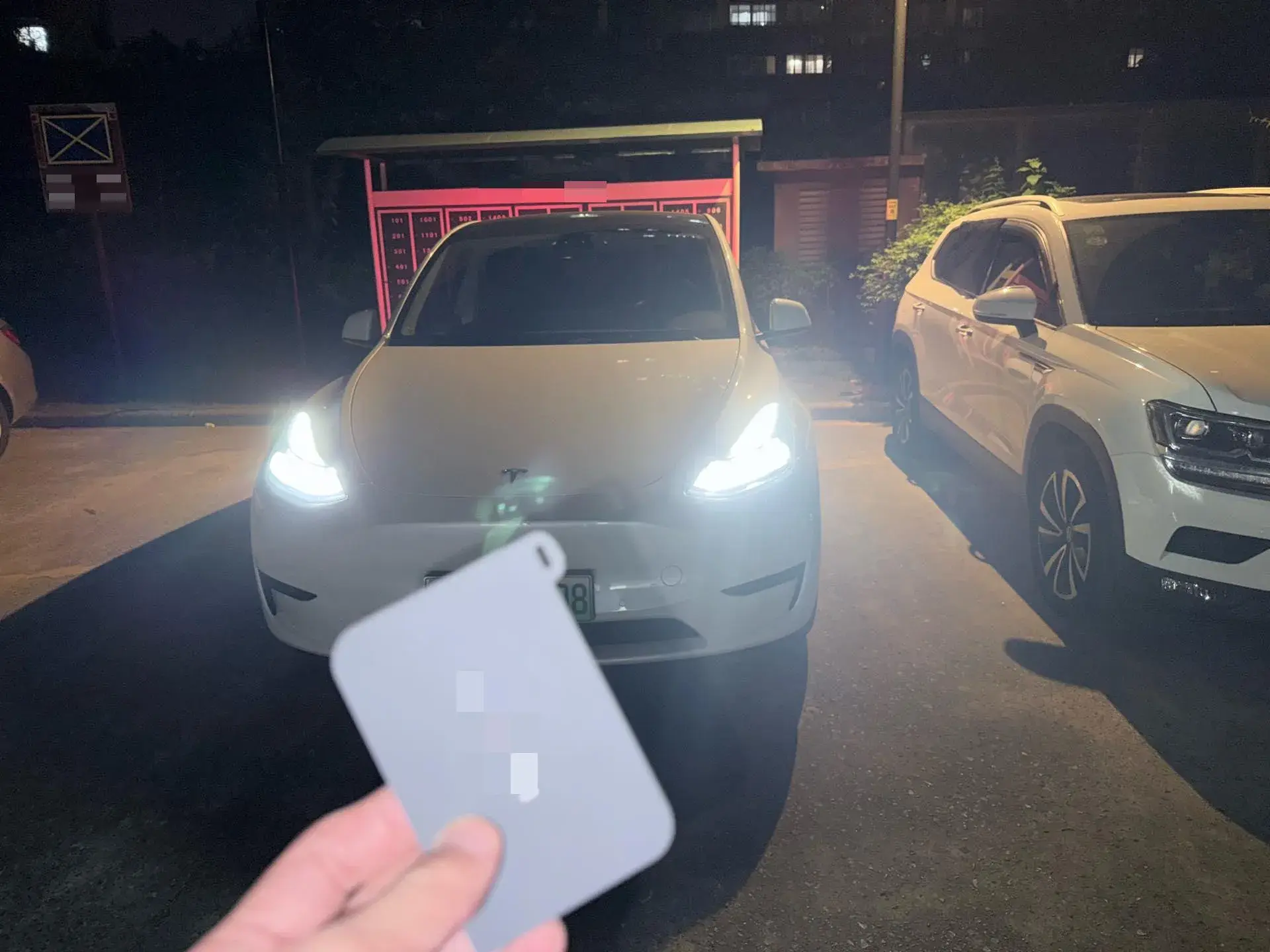 2022 TESLA MODEL thumbnail 2