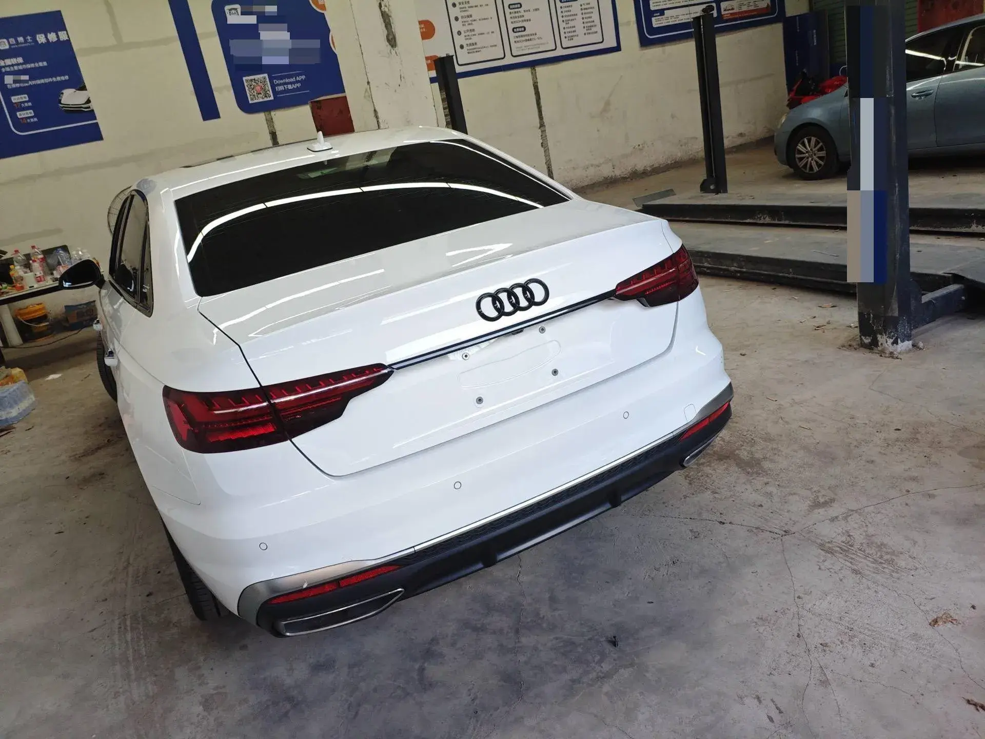 2024 AUDI A4L thumbnail 3