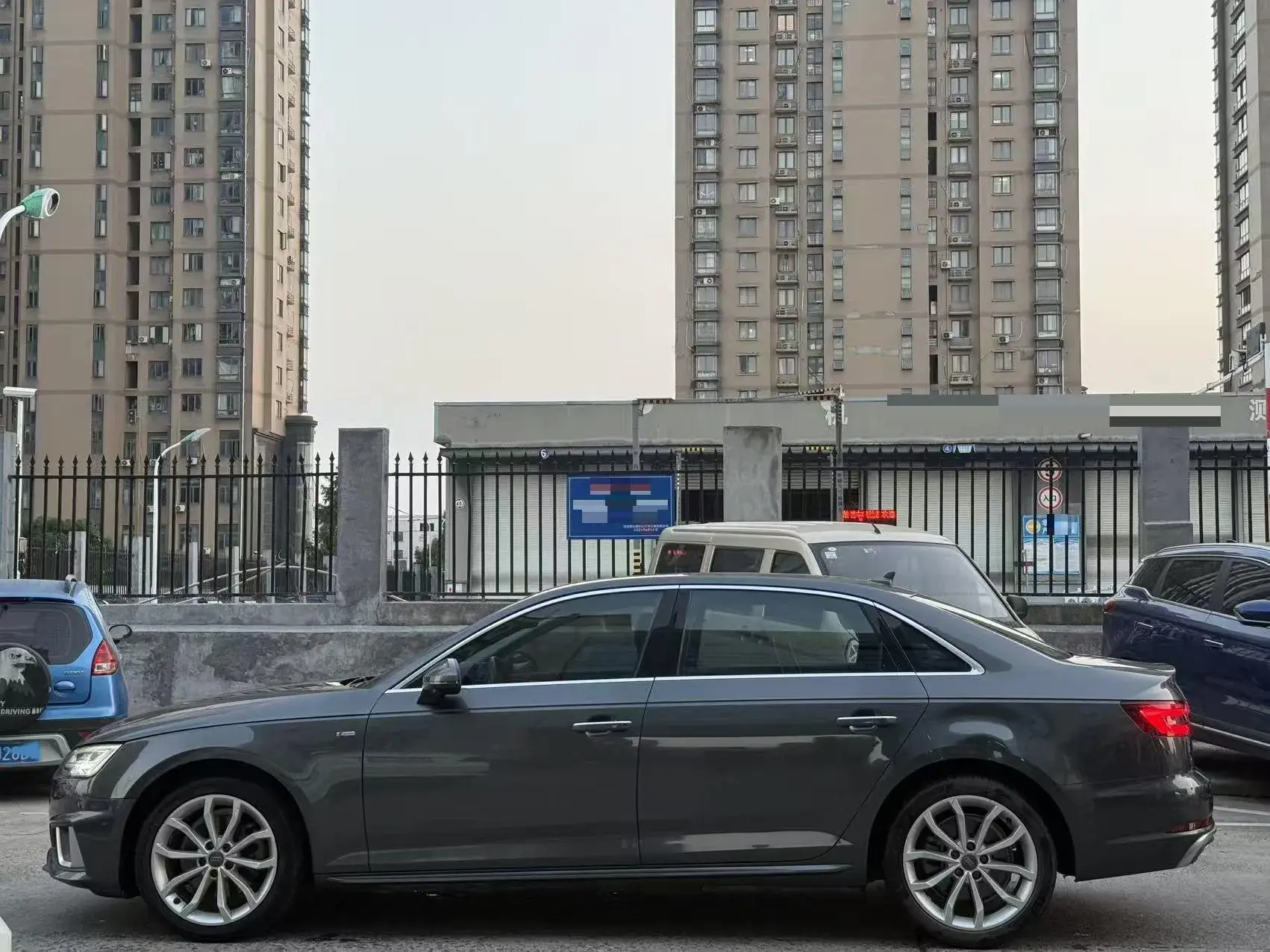 2019 AUDI A4L thumbnail 3