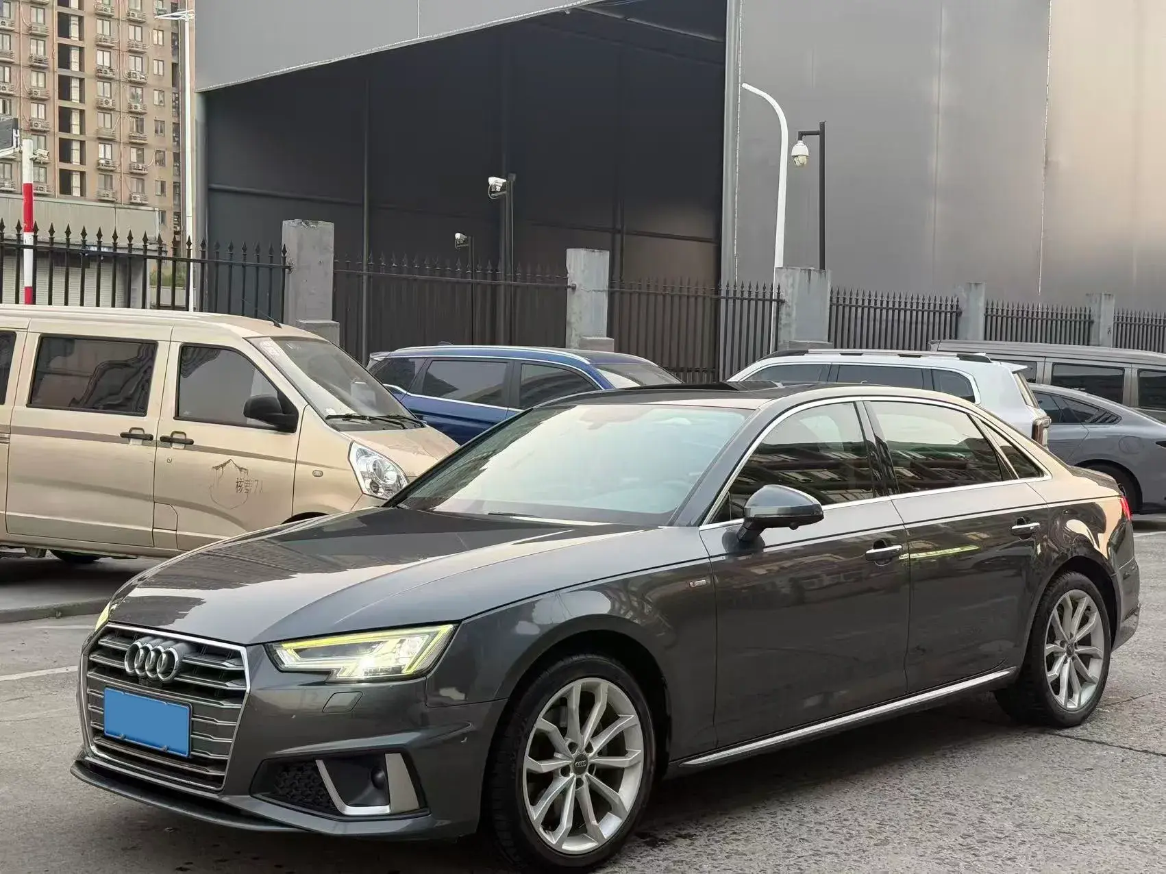 2019 AUDI A4L view 1