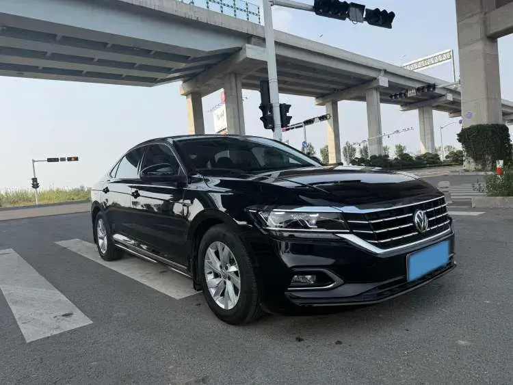 2020 VOLKSWAGEN PASSAT thumbnail 3