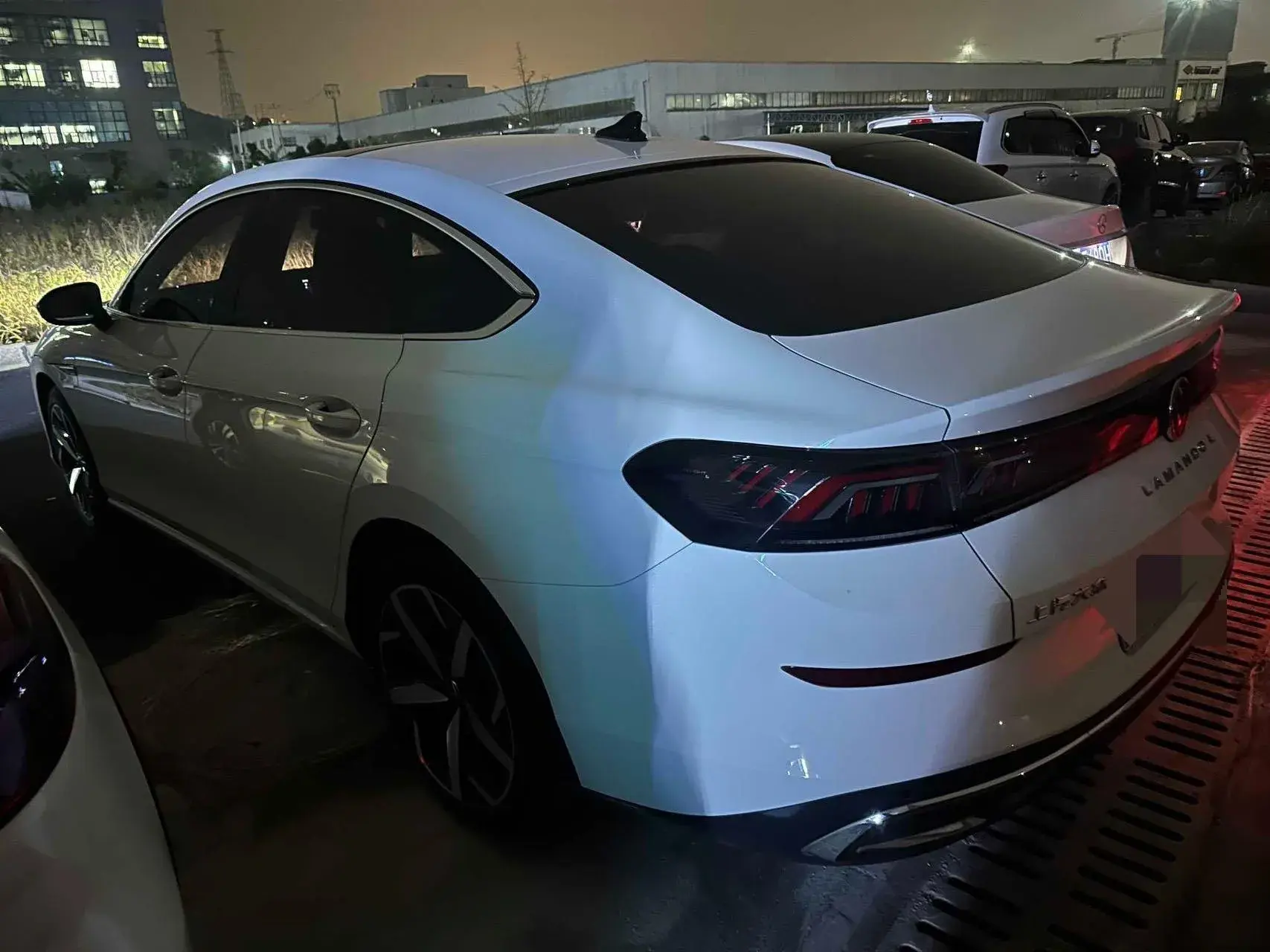 2022 VOLKSWAGEN LAMANDO thumbnail 3