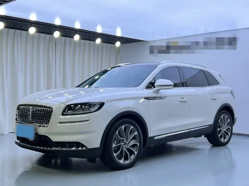 2021 LINCOLN NAUTILUS view 1