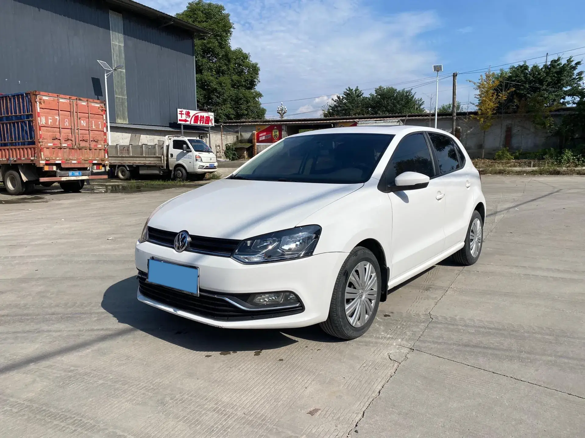 2016 VOLKSWAGEN POLO view 1