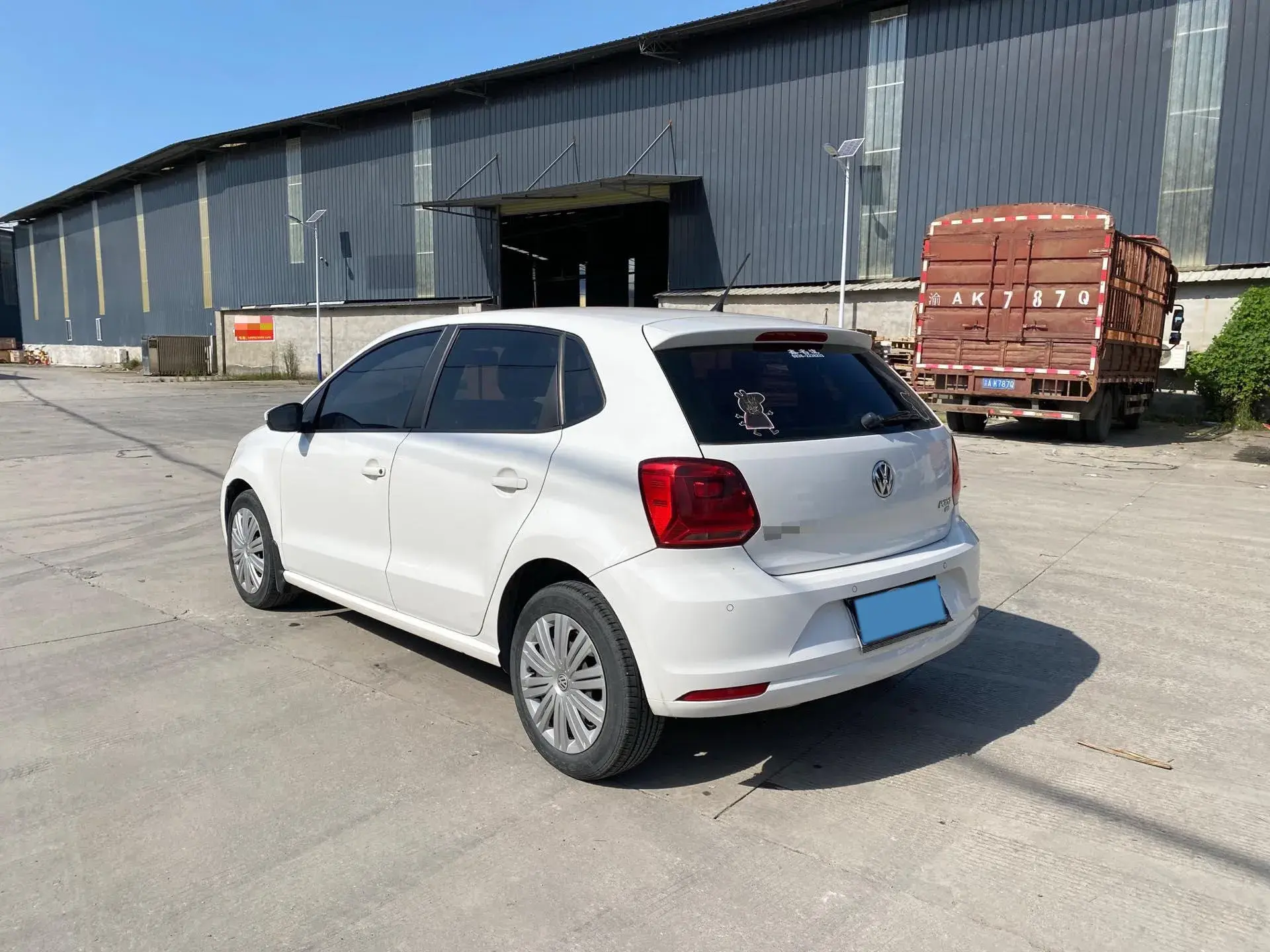 2016 VOLKSWAGEN POLO thumbnail 4