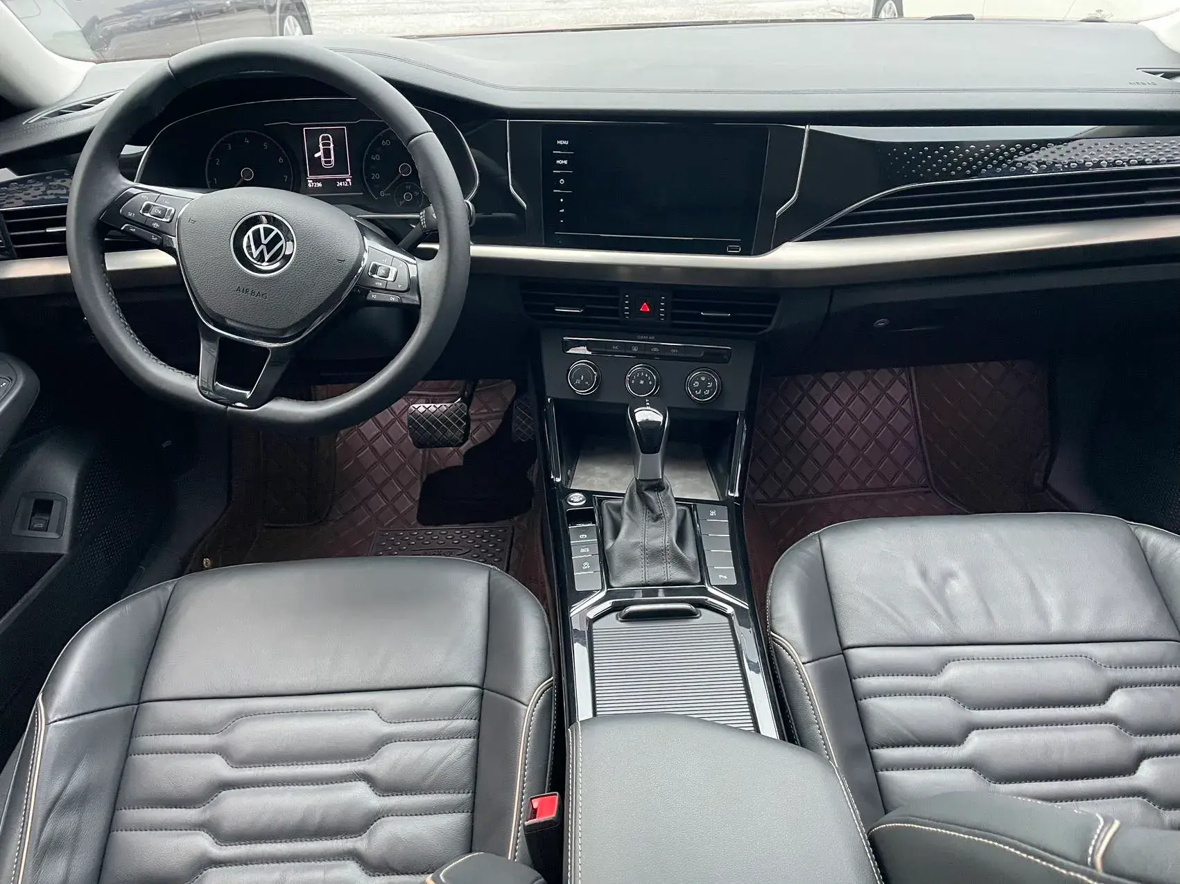 2021 VOLKSWAGEN PASSAT thumbnail 4