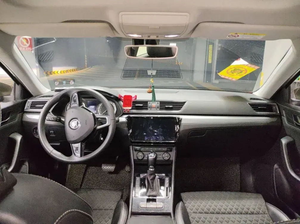 2018 SKODA SUPERB thumbnail 3