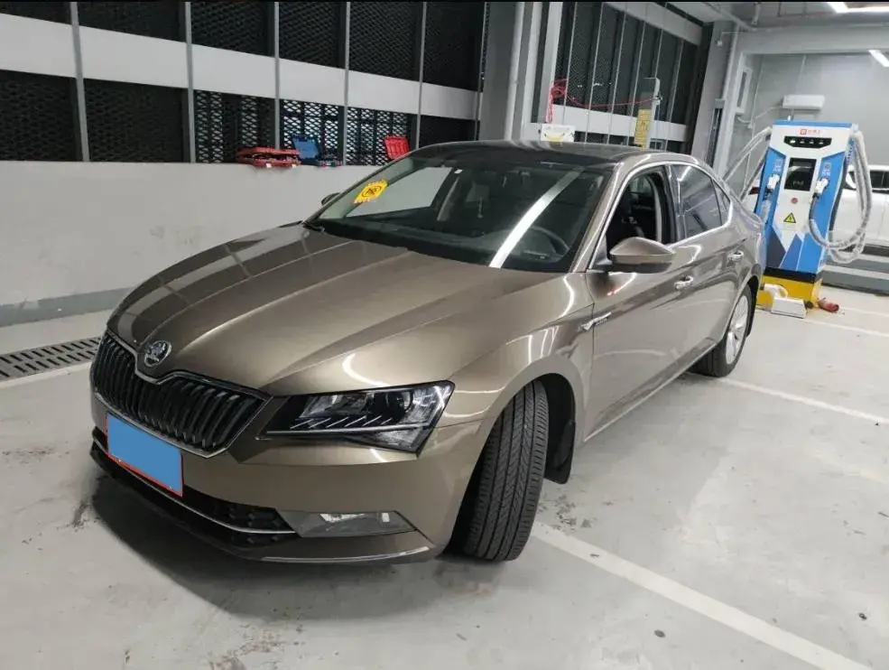 2018 SKODA SUPERB view 1