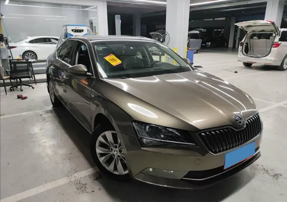 2018 SKODA SUPERB thumbnail 4