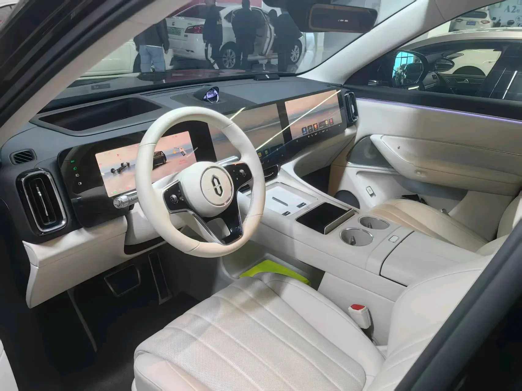 2025 AITO AITO thumbnail 3