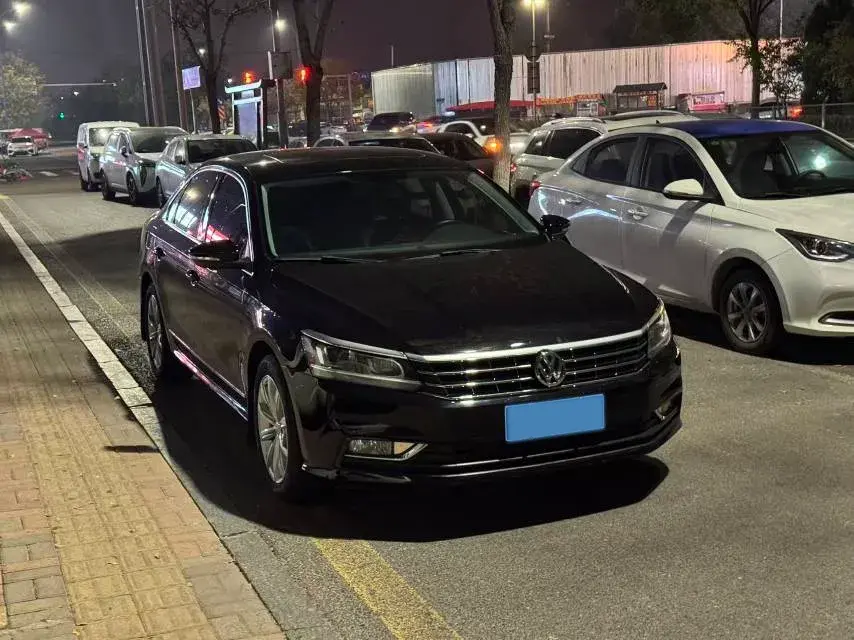 2017 VOLKSWAGEN PASSAT thumbnail 2