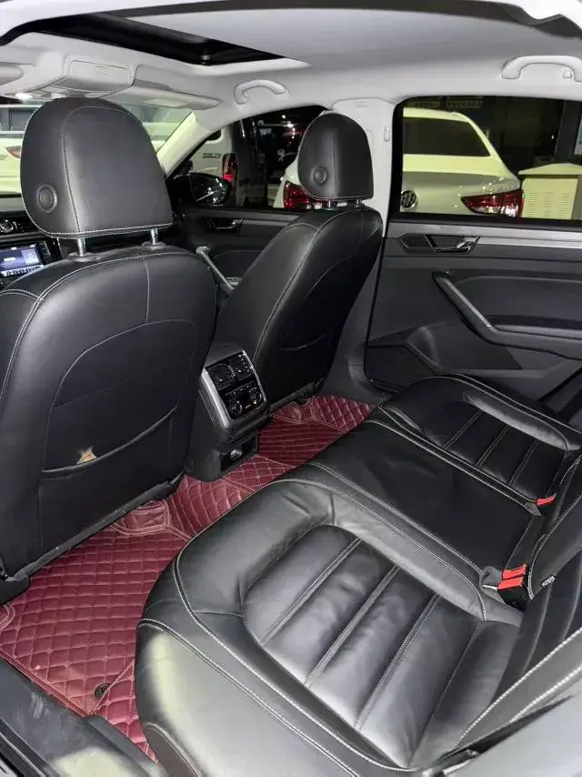 2017 VOLKSWAGEN PASSAT thumbnail 4