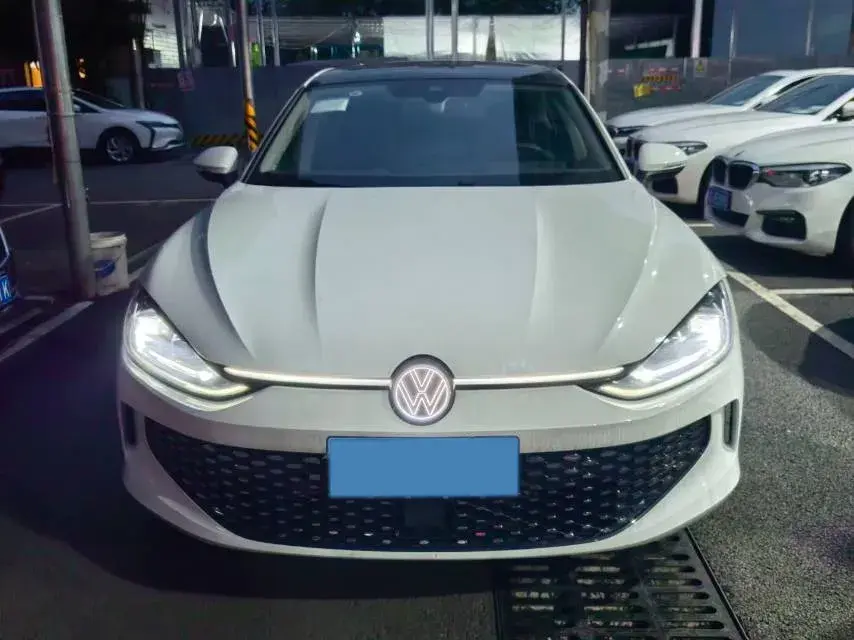 2024 VOLKSWAGEN LAMANDO thumbnail 2