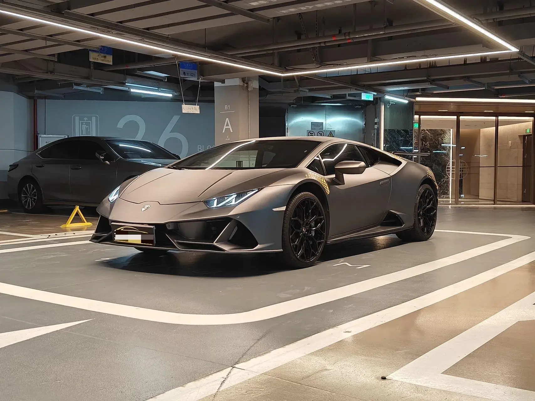 2020 LAMBORGHINI HURACÁN view 1