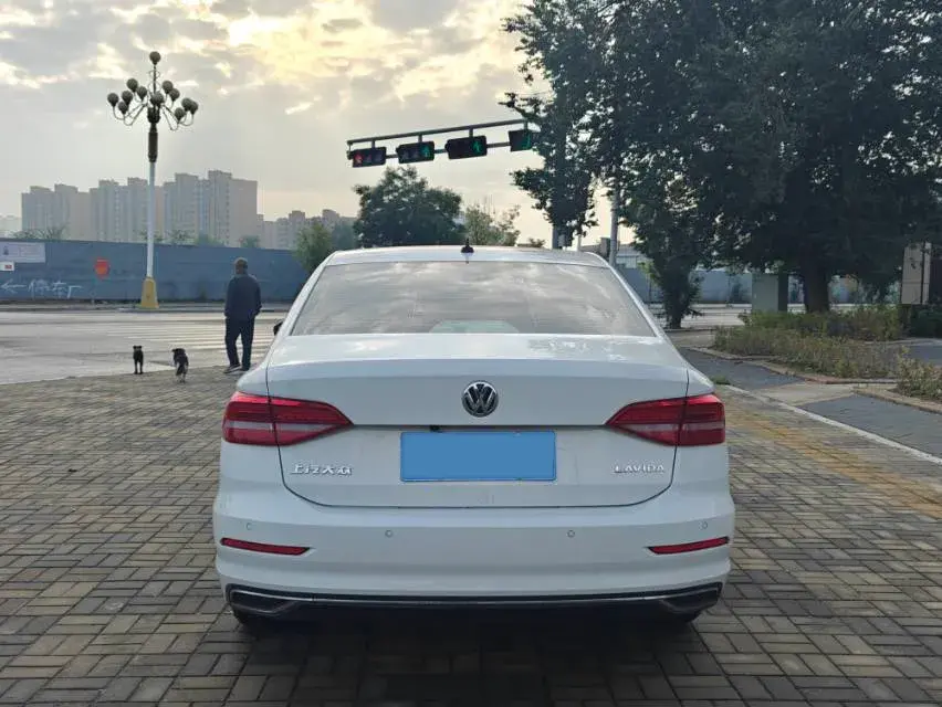 2018 VOLKSWAGEN LAVIDA thumbnail 4