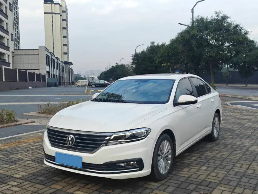 2018 VOLKSWAGEN LAVIDA view 1