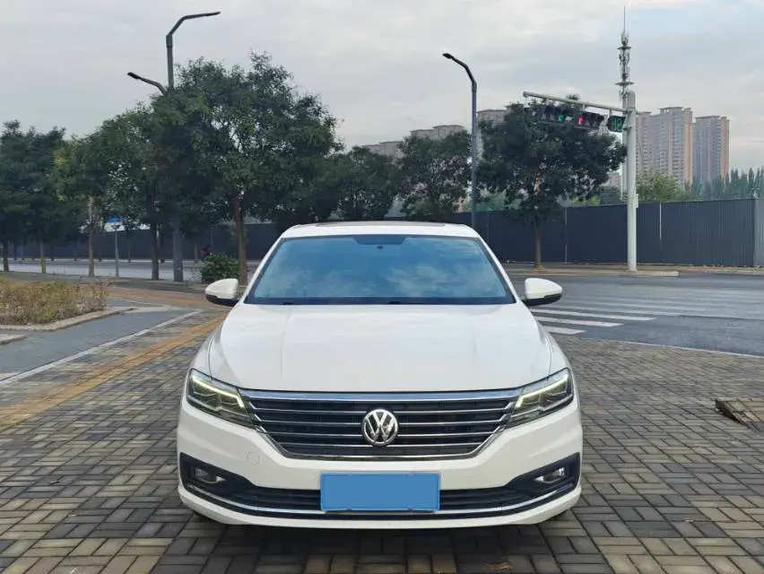 2018 VOLKSWAGEN LAVIDA thumbnail 2