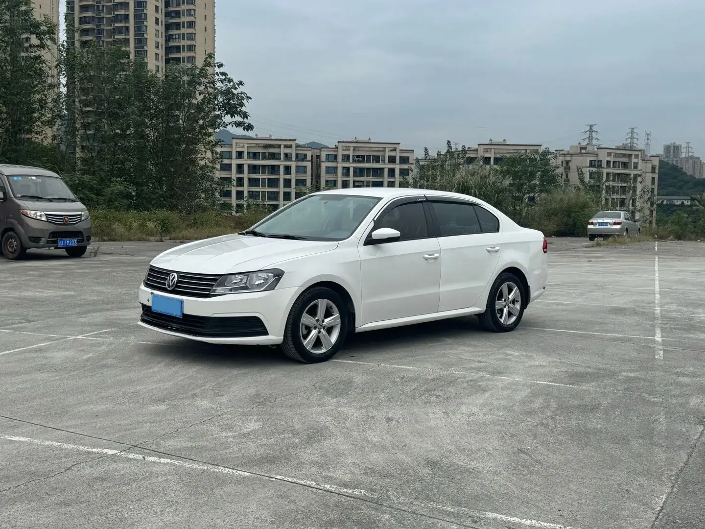 2017 VOLKSWAGEN LAVIDA view 1