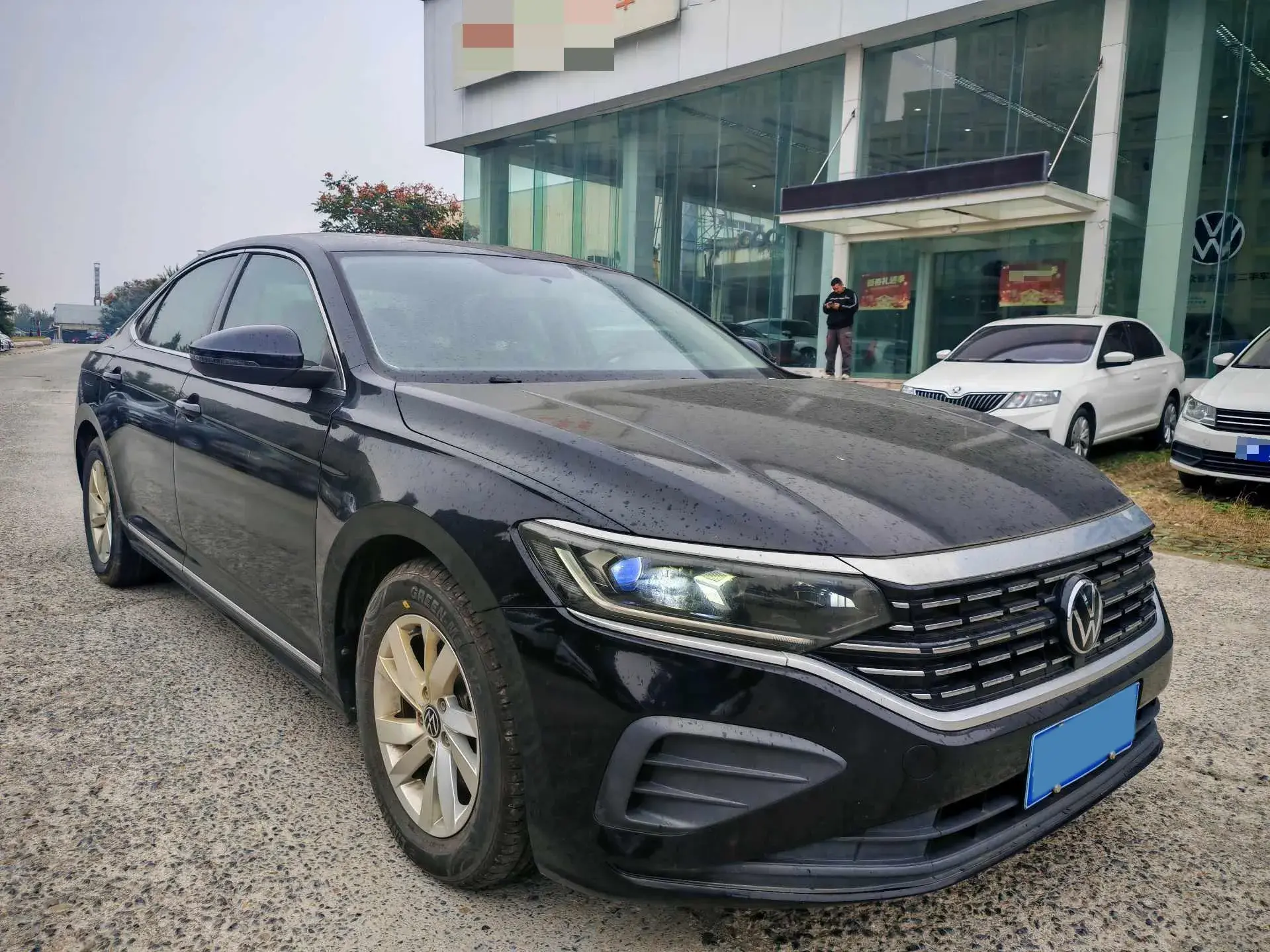 2022 VOLKSWAGEN PASSAT thumbnail 3