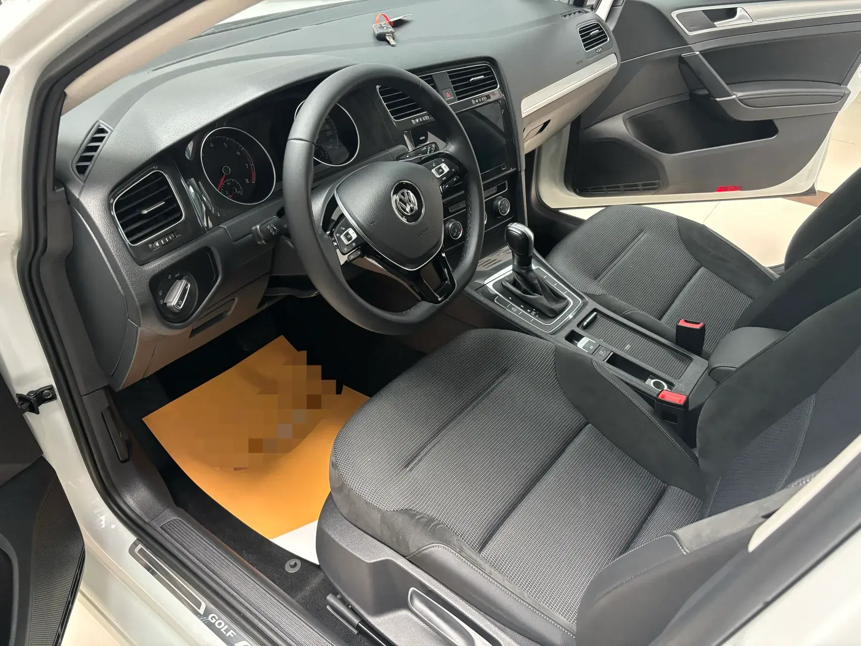 2019 VOLKSWAGEN GOLF thumbnail 3