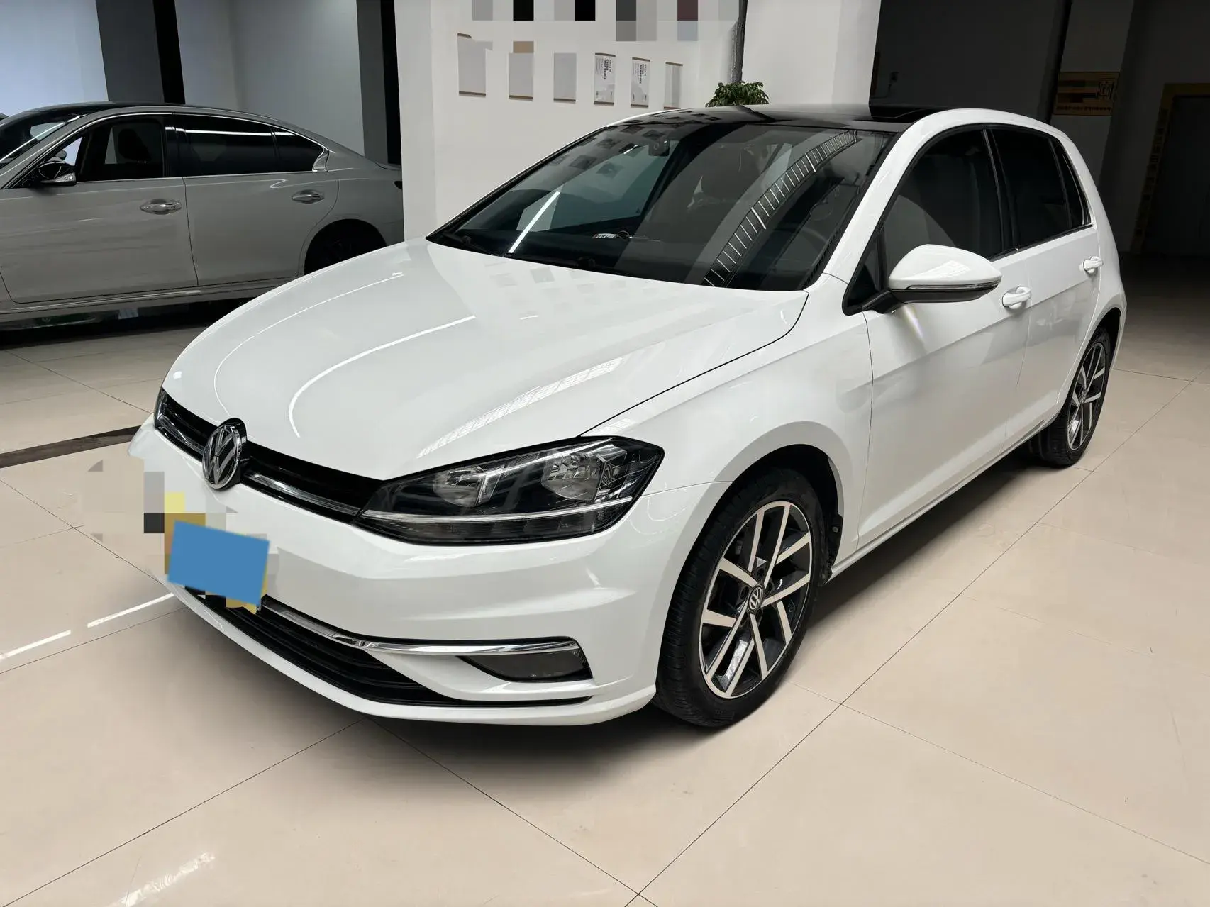 2019 VOLKSWAGEN GOLF view 1