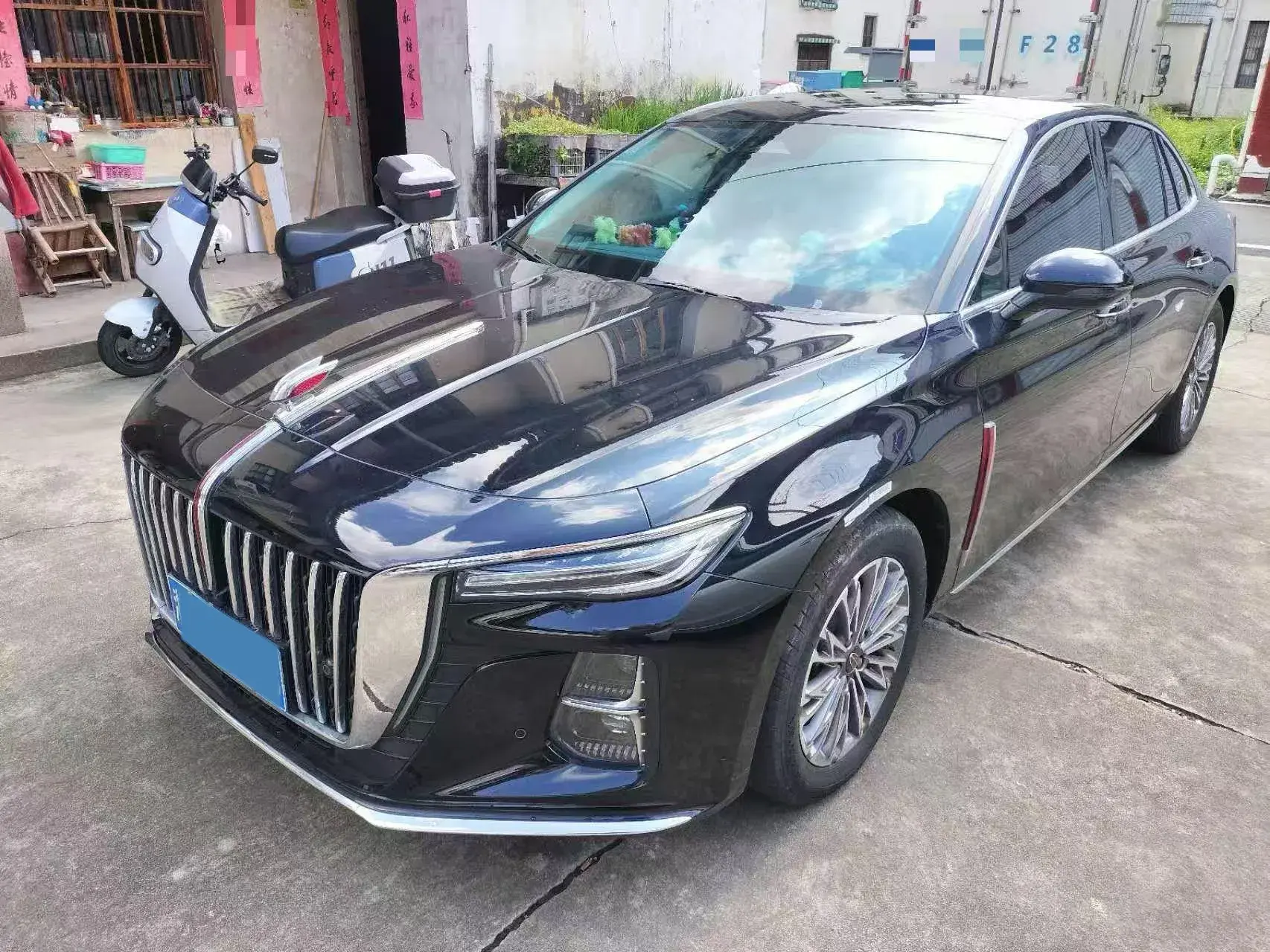 2023 HONGQI H5 view 1
