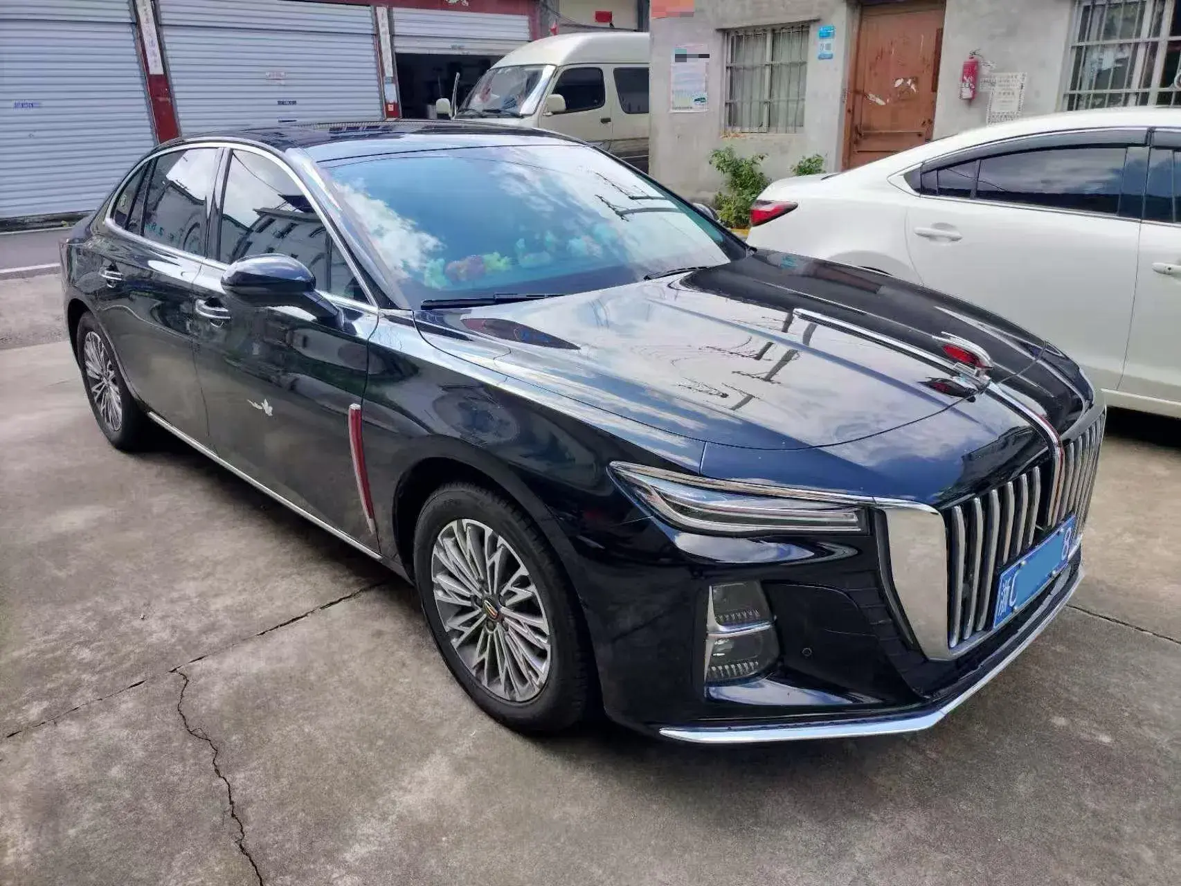 2023 HONGQI H5 thumbnail 2