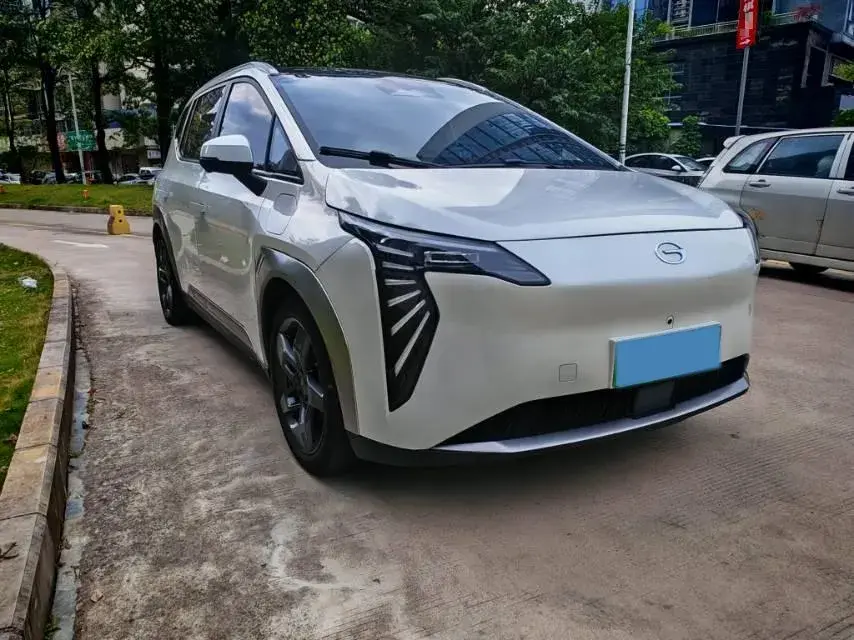 2023 AION Y thumbnail 3