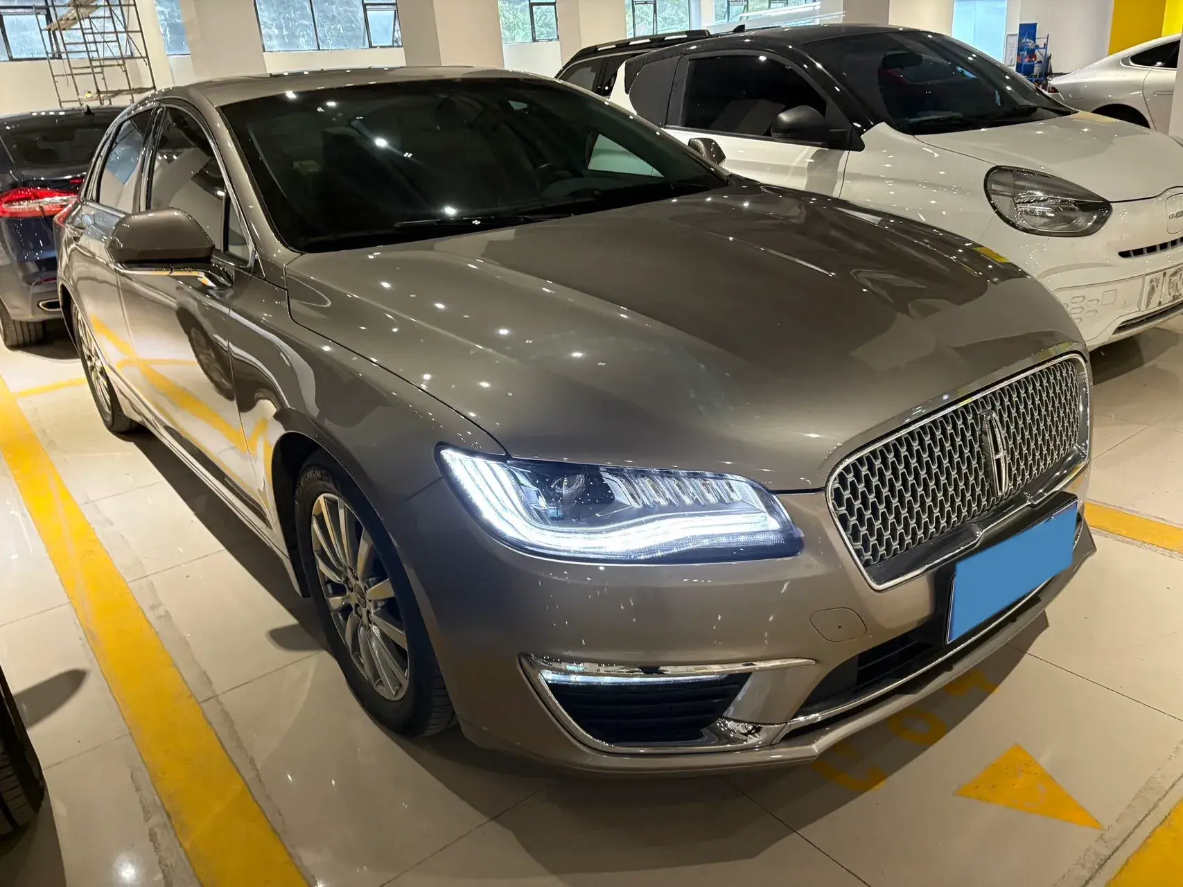 2019 LINCOLN MKZ thumbnail 3