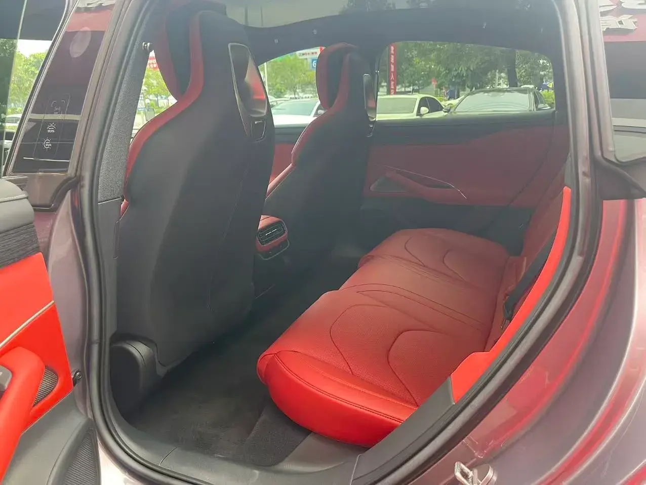 2024 MI SU7 thumbnail 3