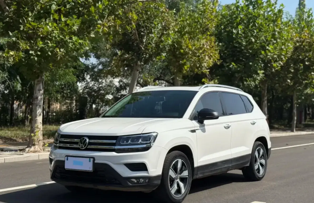 2022 VOLKSWAGEN THARU view 1