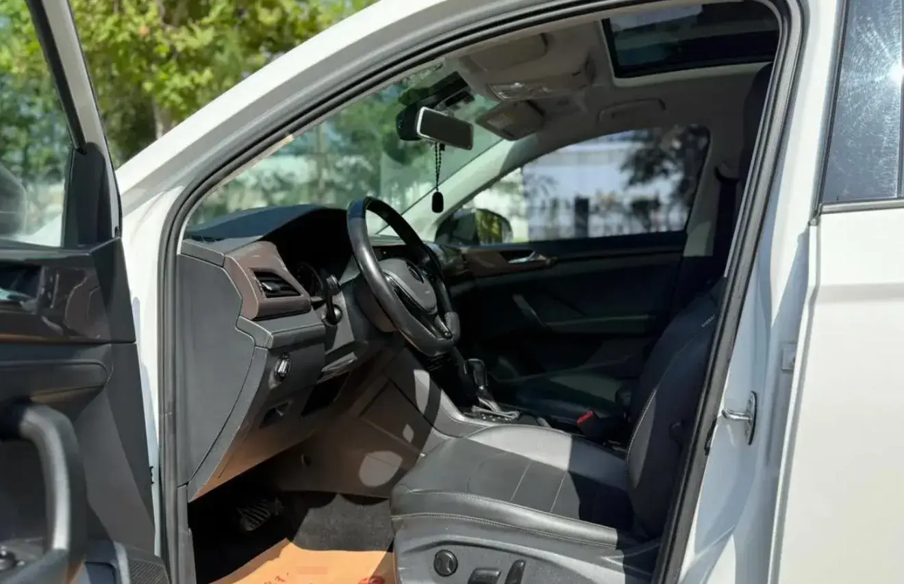 2022 VOLKSWAGEN THARU thumbnail 4