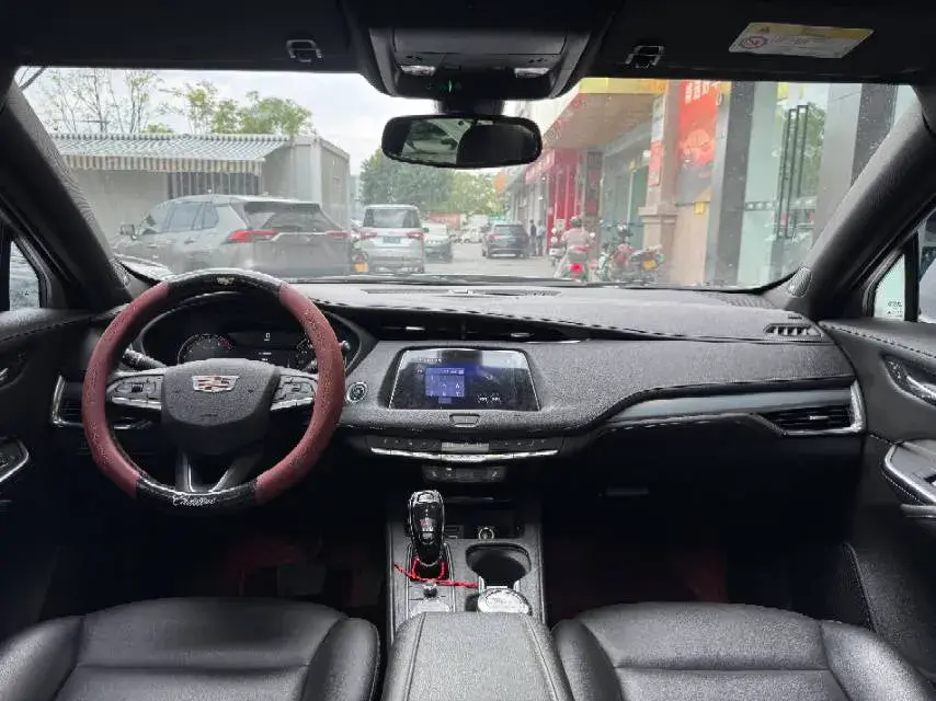 2021 CADILLAC XT4 thumbnail 4