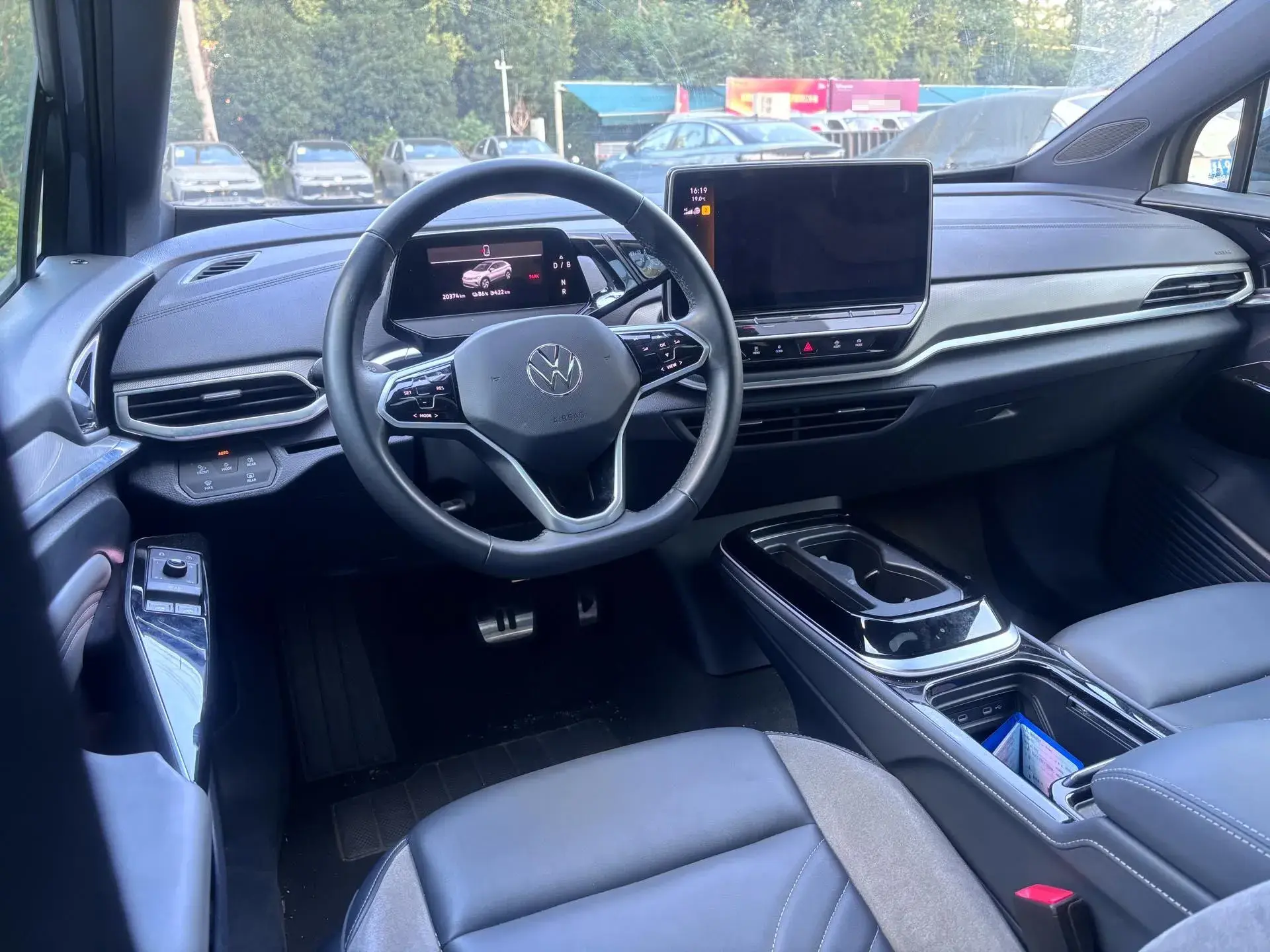 2024 VOLKSWAGEN ID.4 thumbnail 3