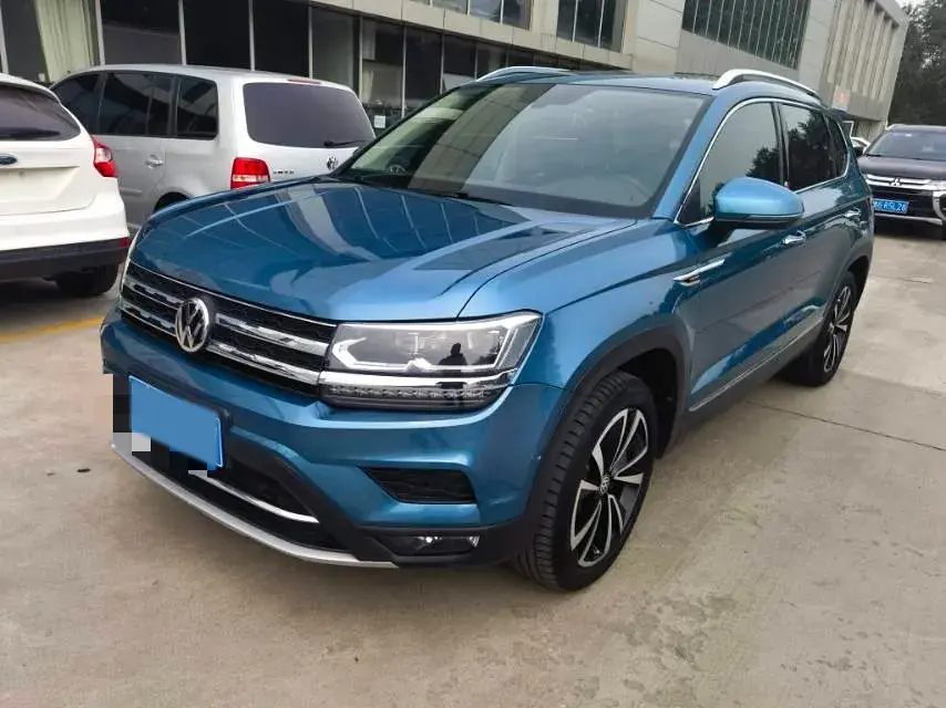 2019 VOLKSWAGEN THARU view 1