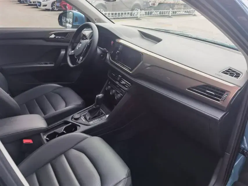 2019 VOLKSWAGEN THARU thumbnail 4