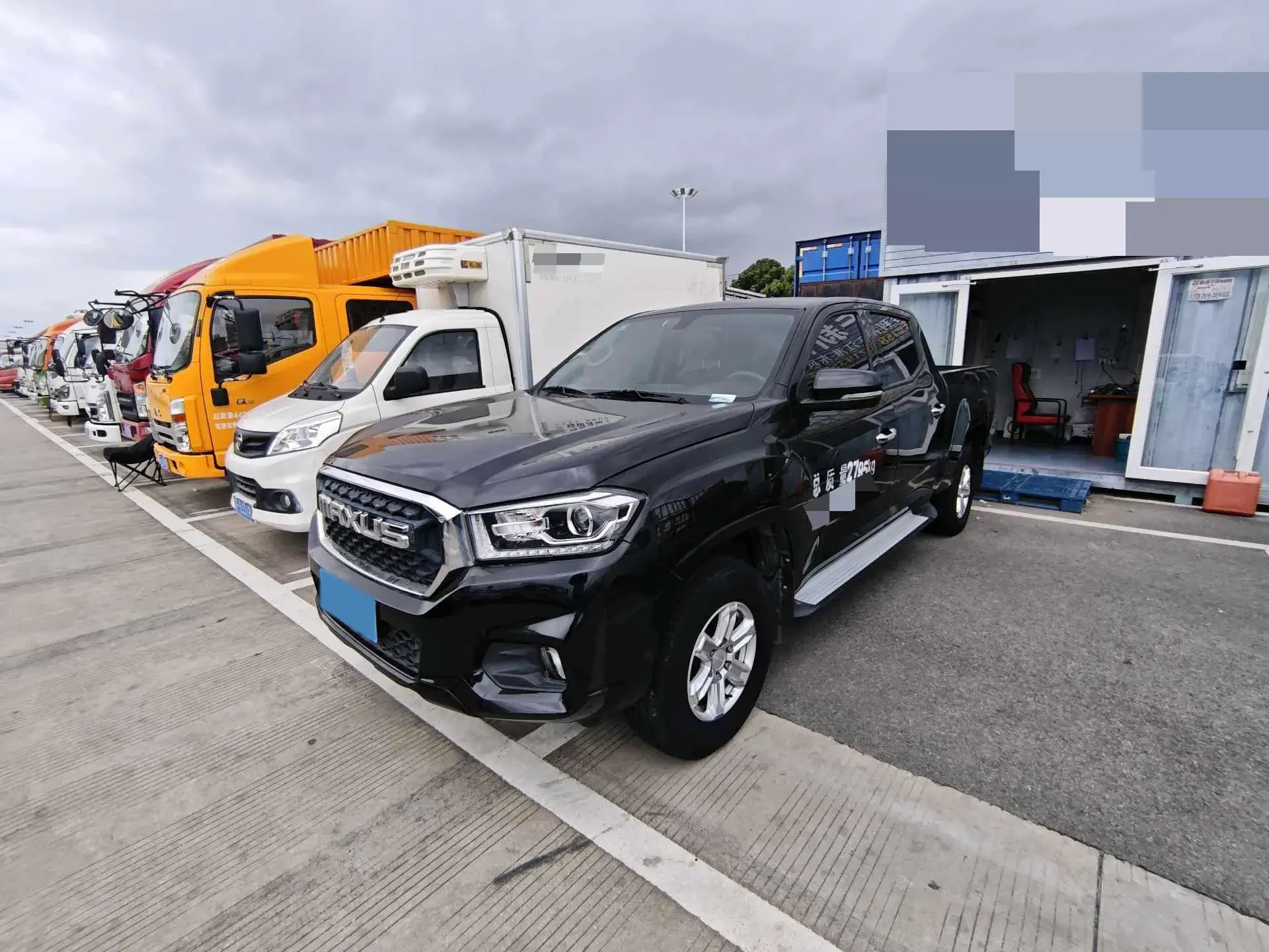 2019 MAXUS T70 view 1