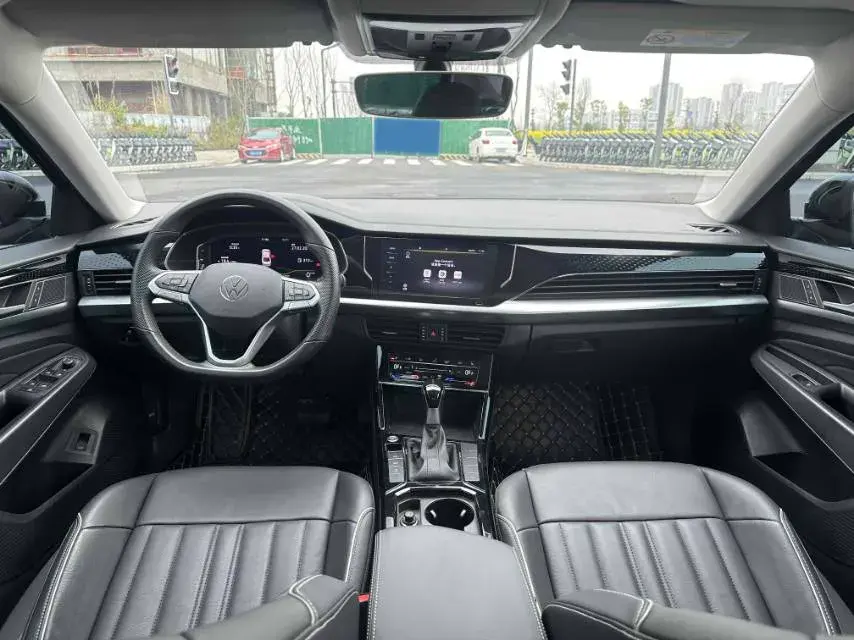 2022 VOLKSWAGEN PASSAT thumbnail 4