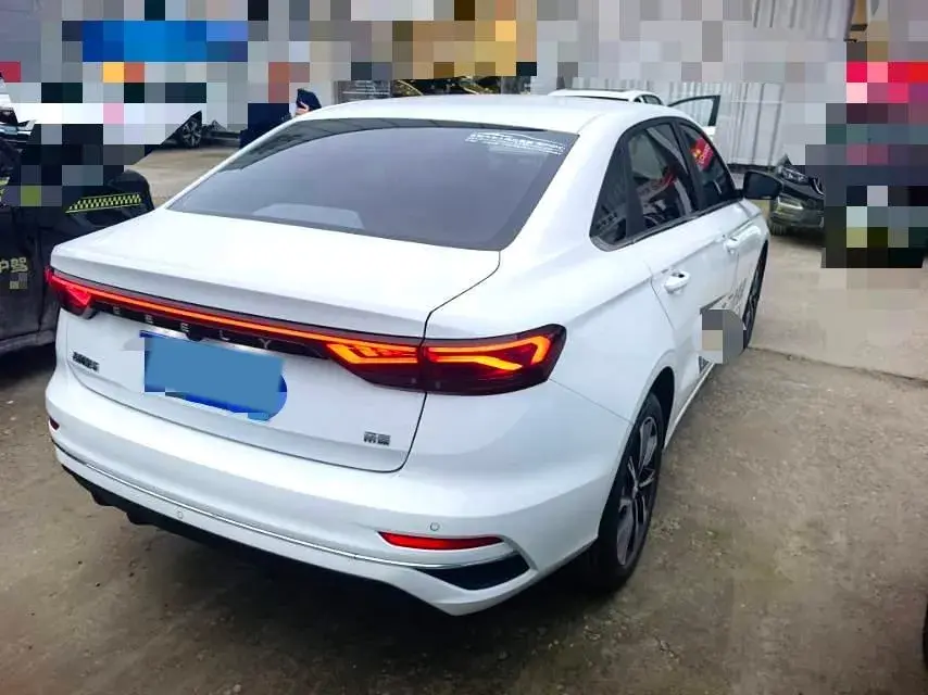 2025 GEELY EMGRAND thumbnail 4