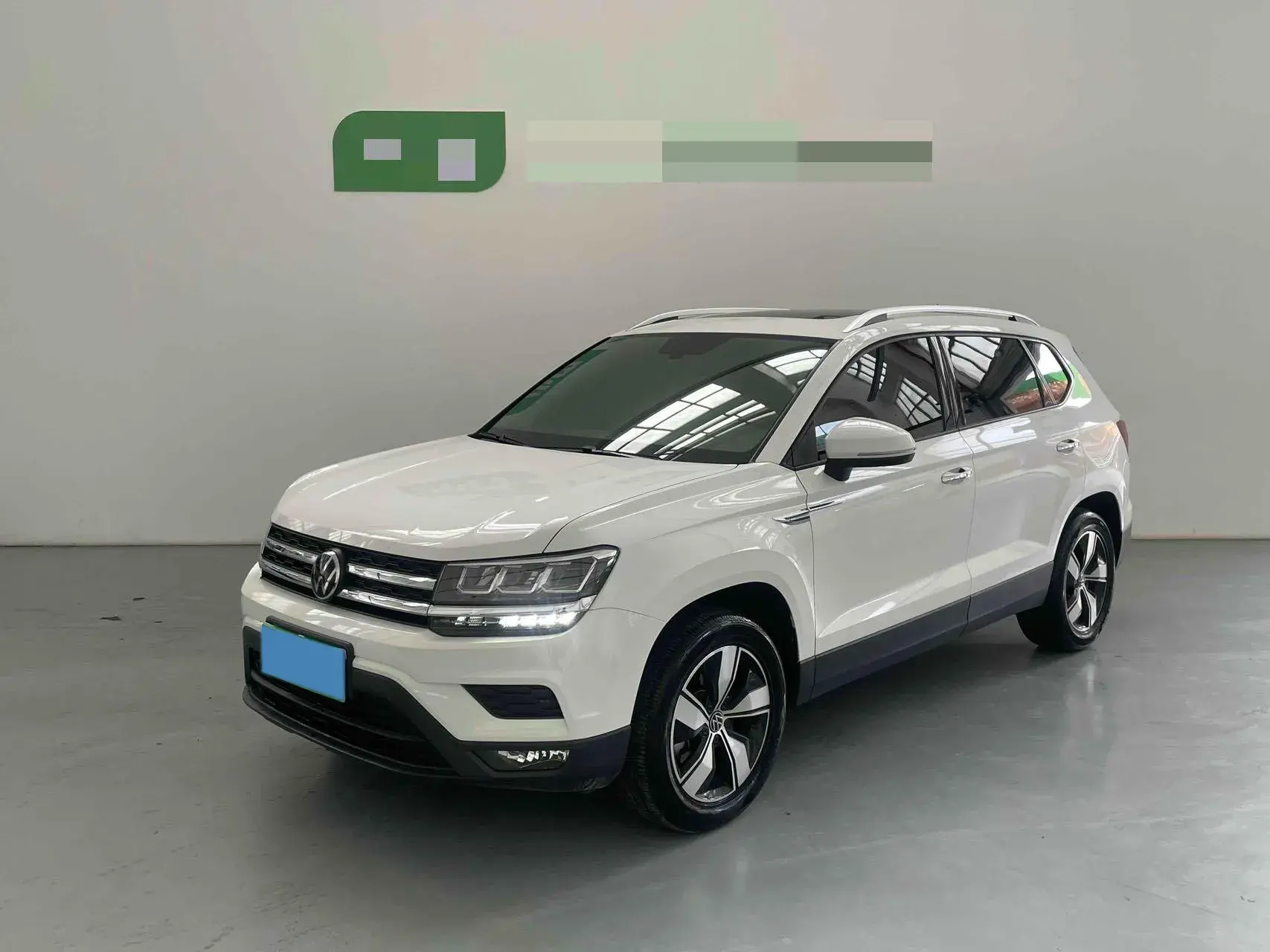 2022 VOLKSWAGEN THARU view 1