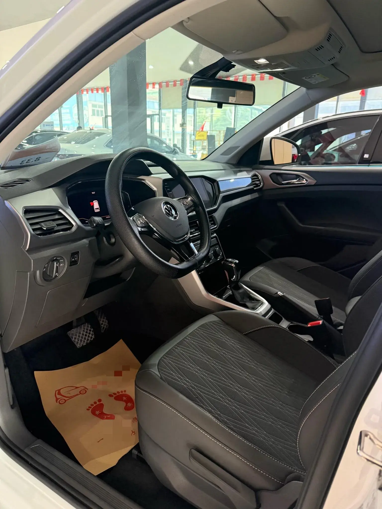 2023 VOLKSWAGEN T-CROSS thumbnail 3