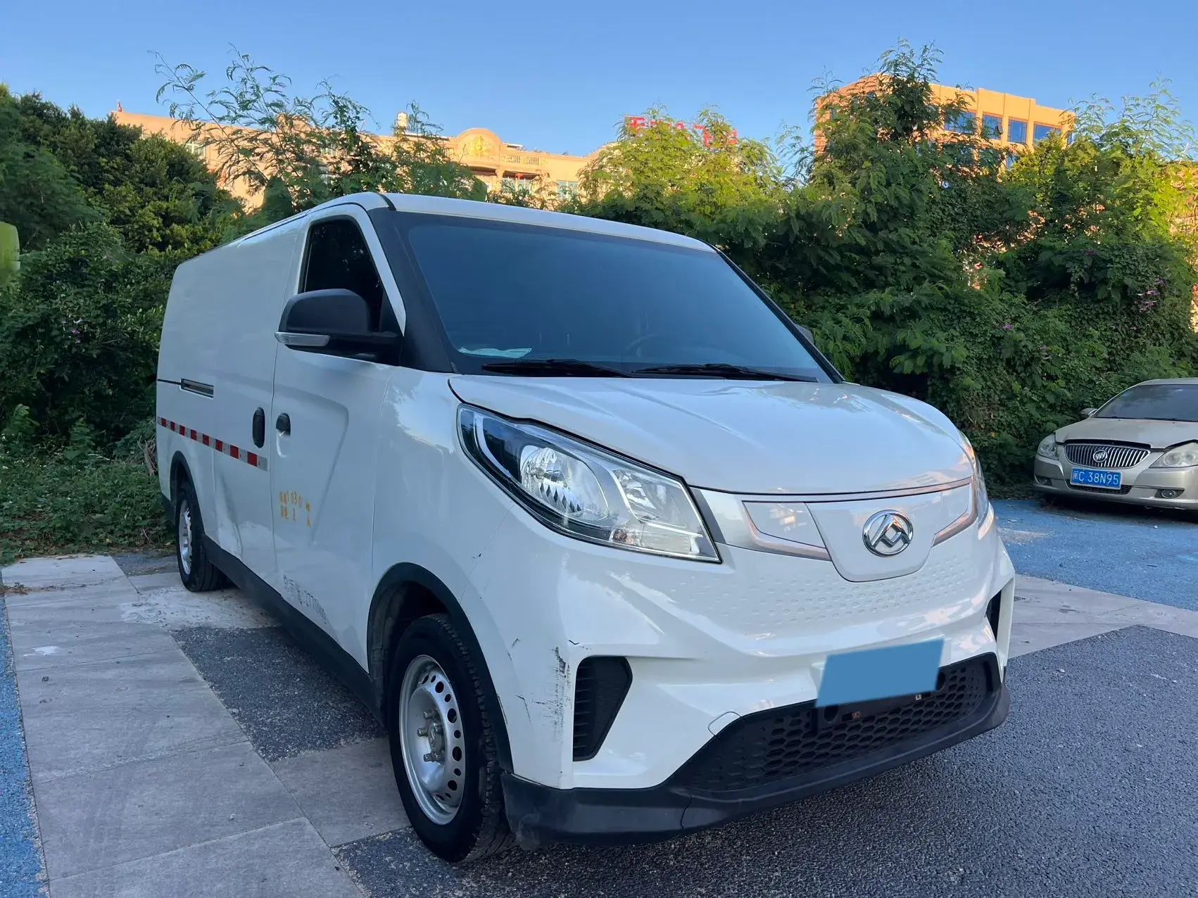 2023 MAXUS EV30 thumbnail 3