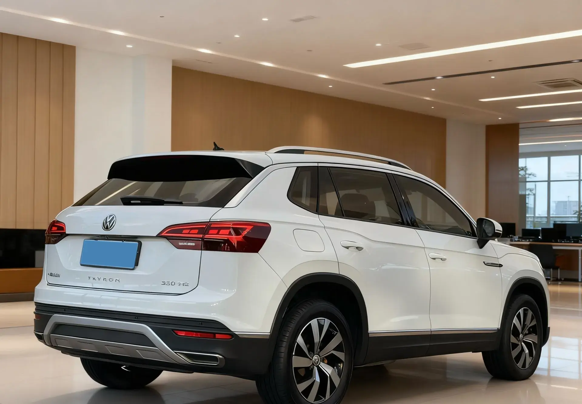 2021 VOLKSWAGEN TAYRON thumbnail 2