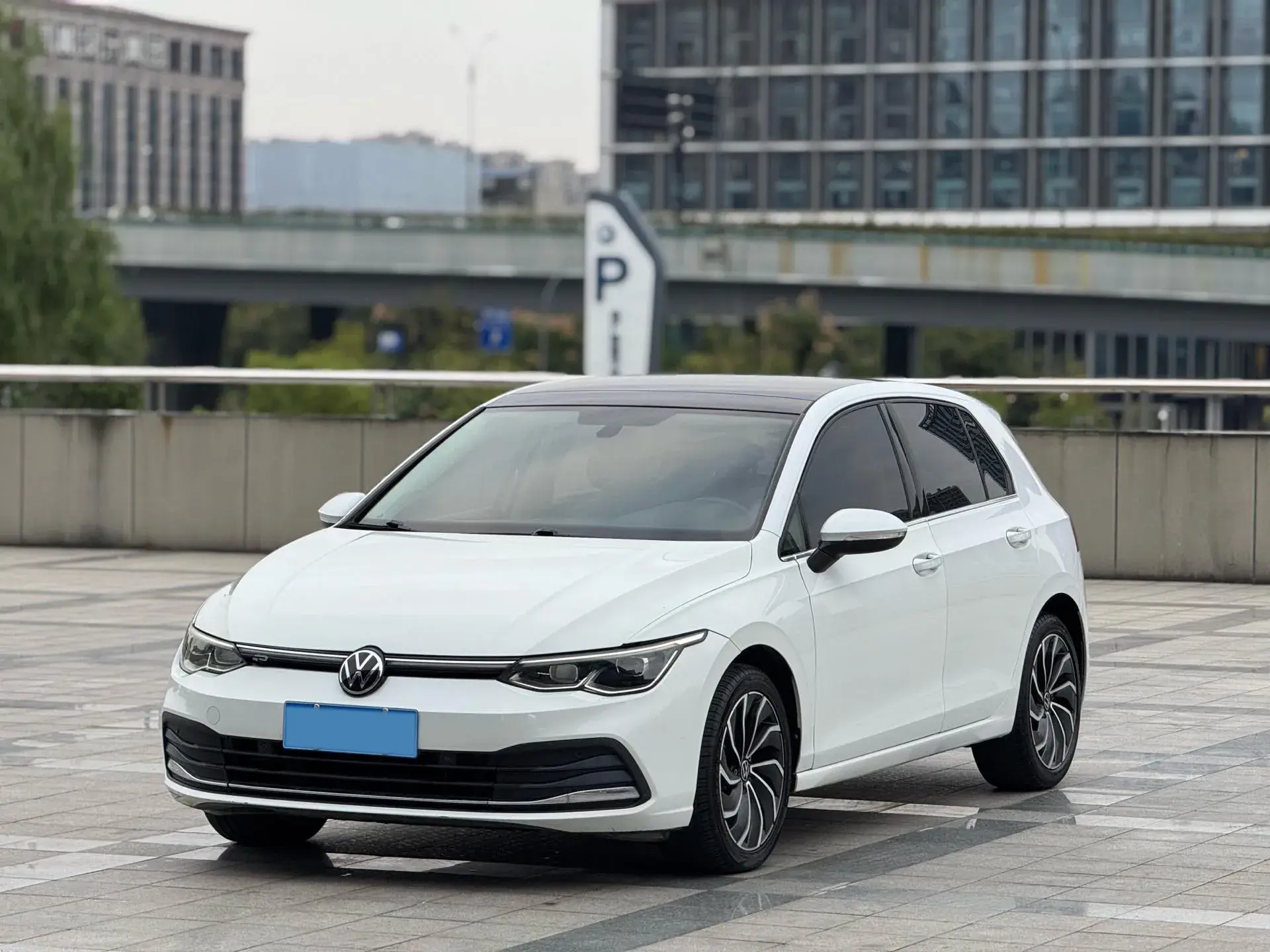 2021 VOLKSWAGEN GOLF view 1