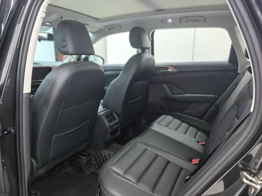 2021 VOLKSWAGEN THARU thumbnail 4