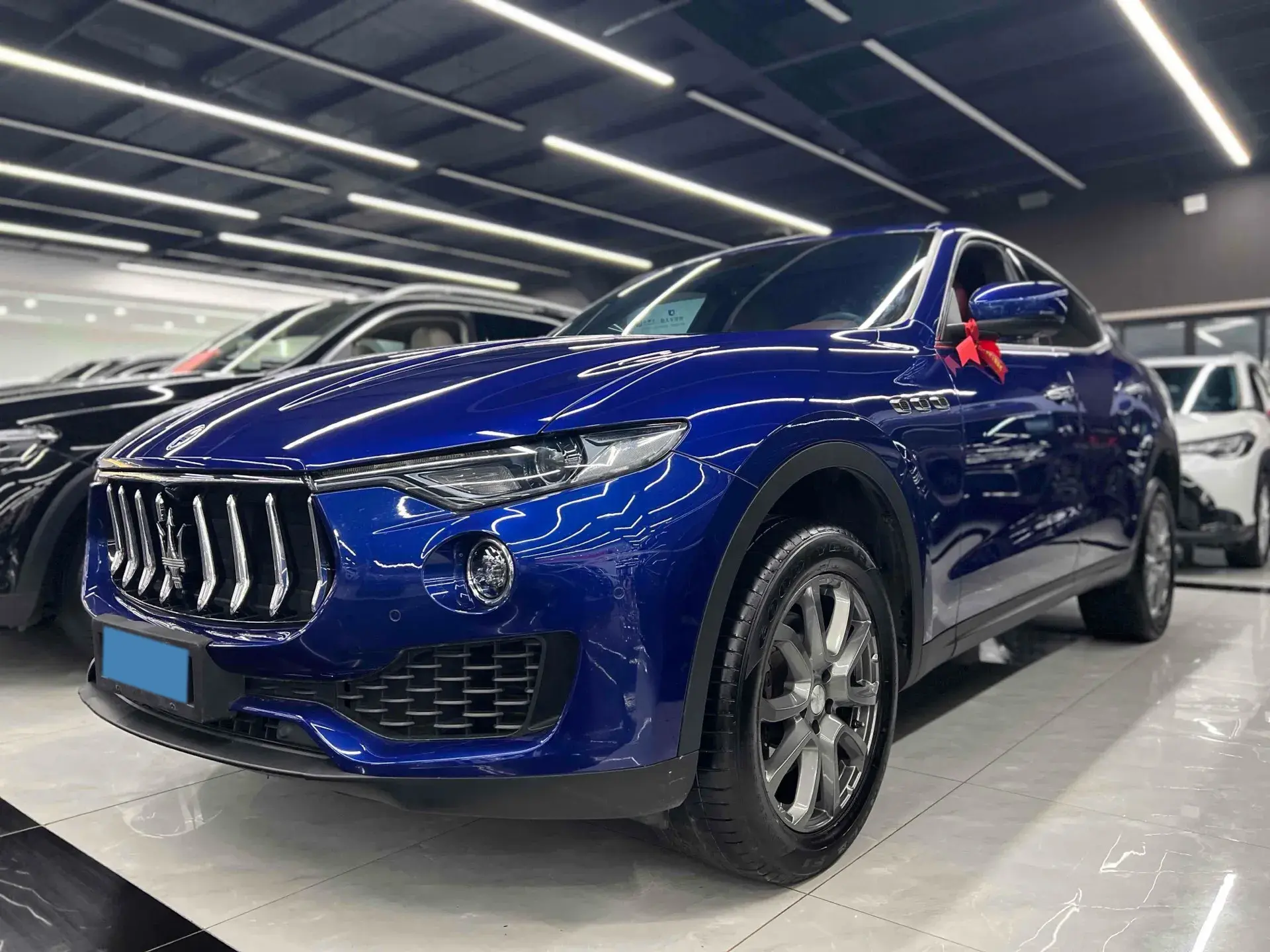 2018 MASERATI LEVANTE view 1